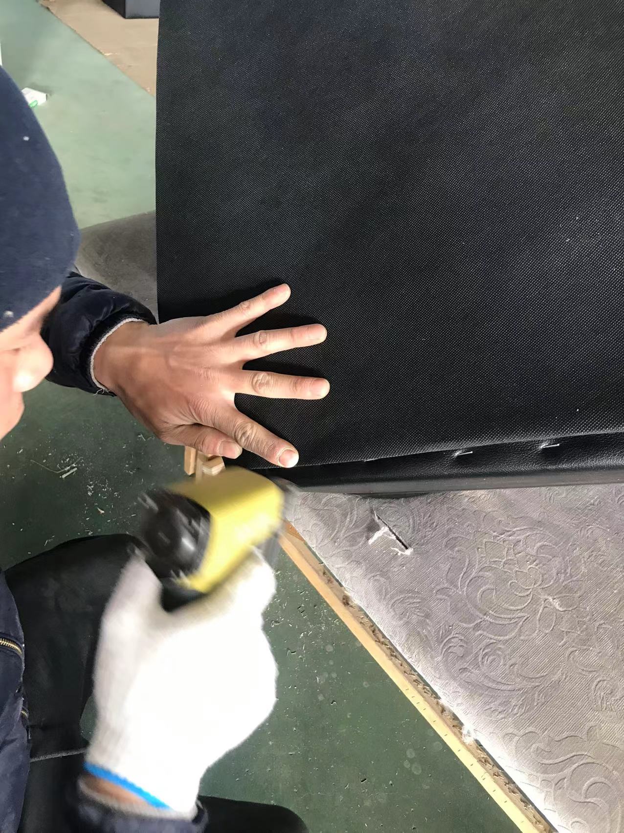 ソファの張り込み