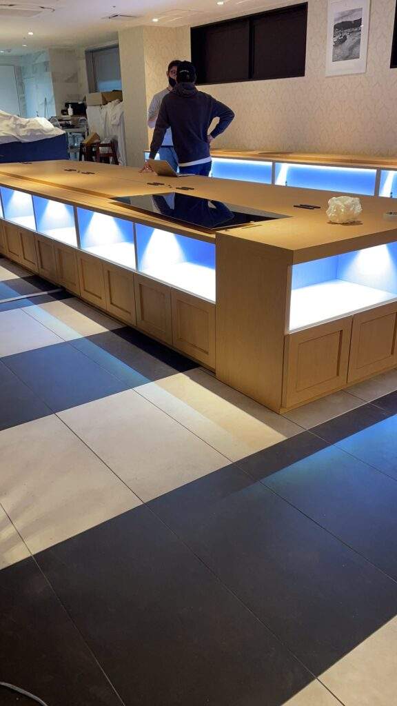 ホテルのビュッフェテーブル