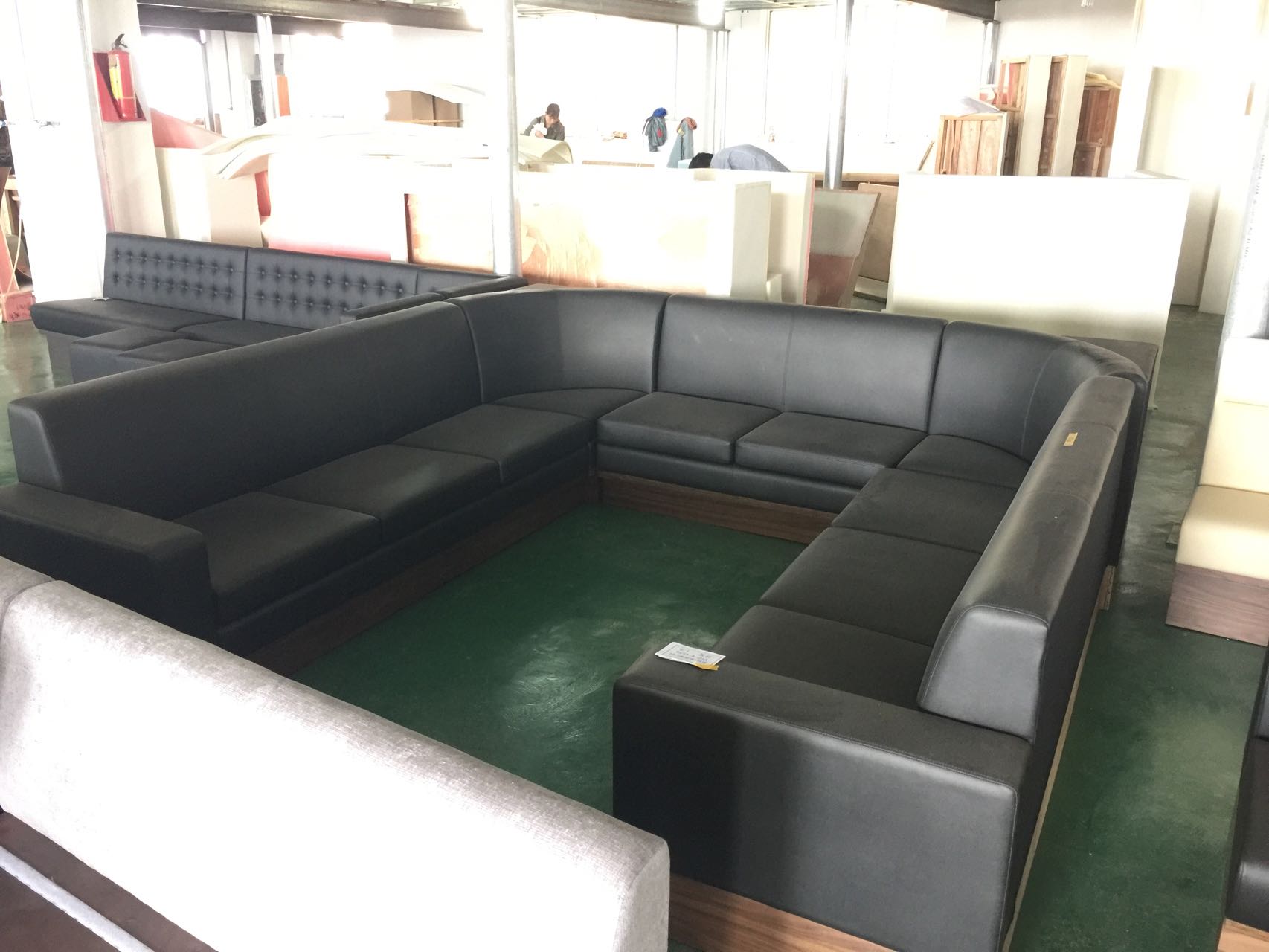 カラオケボックスのソファ（特注家具工場）