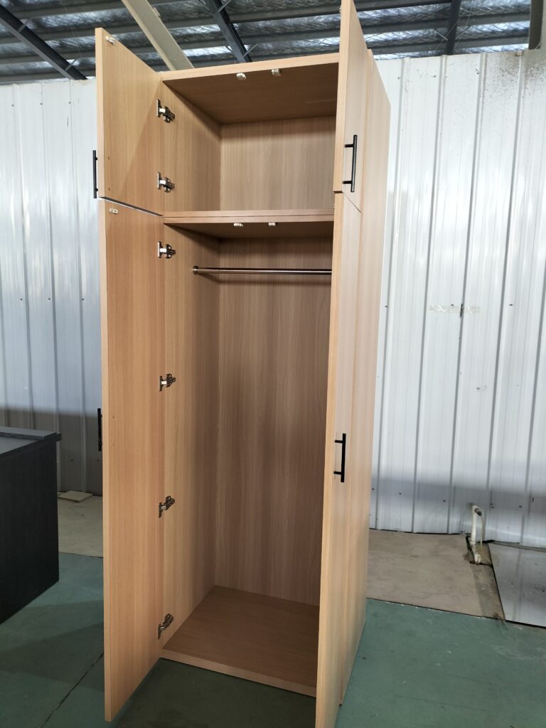 ビジネスホテル家具クローゼット