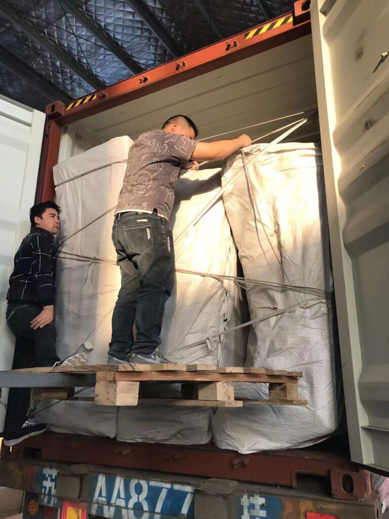 コンテナ積み込み写真