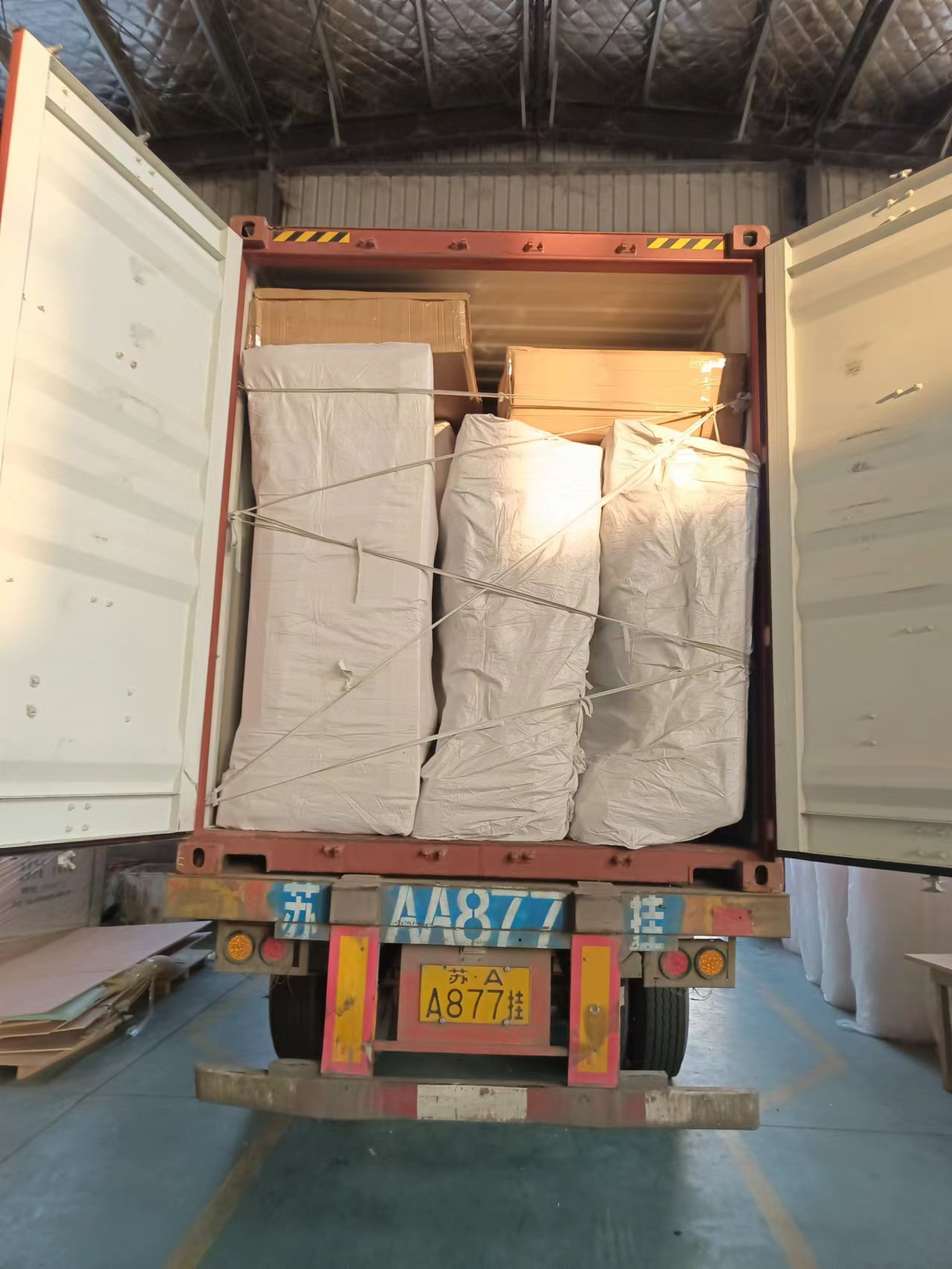 コンテナ積み込み