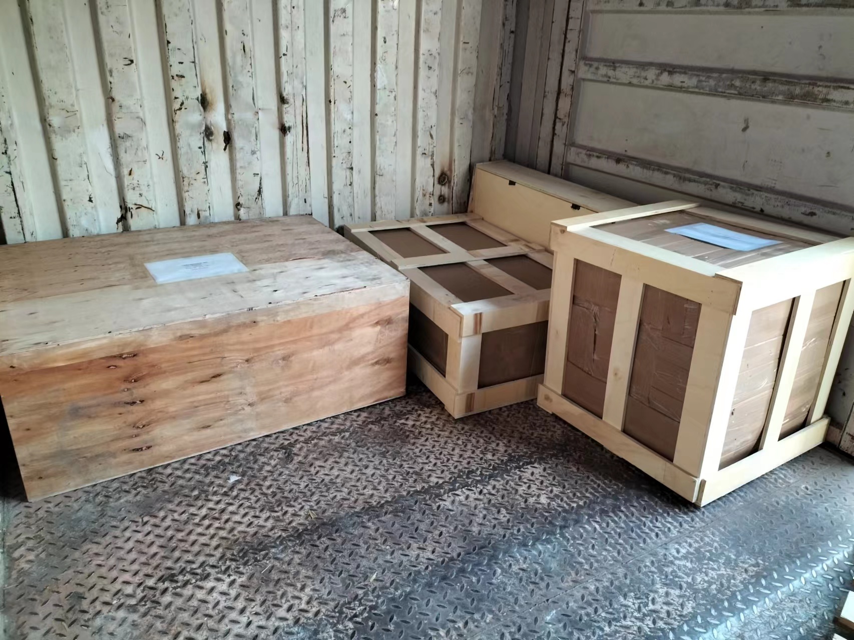 中国家具工場から混載便の出荷