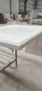 人工大理石テーブル
