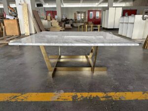 ビッグ大理石テーブル