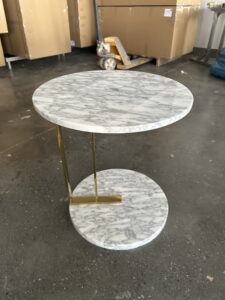 ホテル客室のサイドテーブル