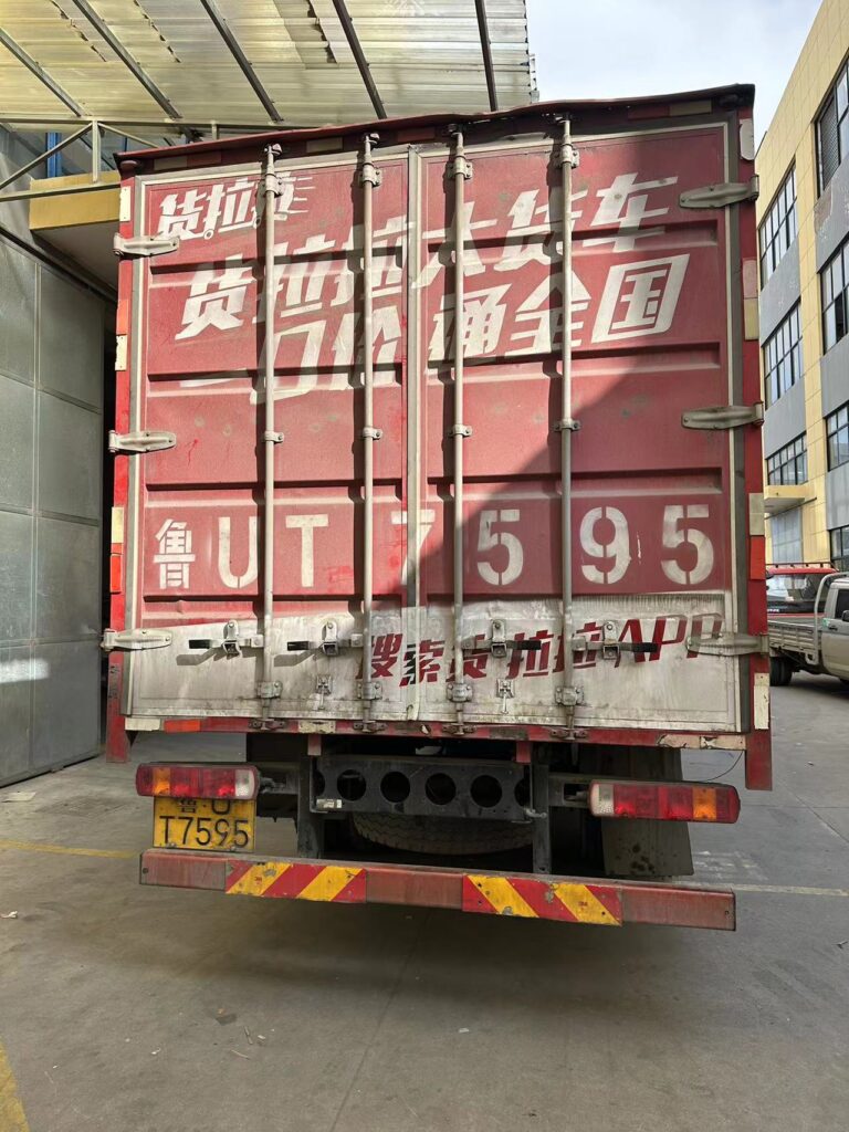 家具工場から上海港で積み込み