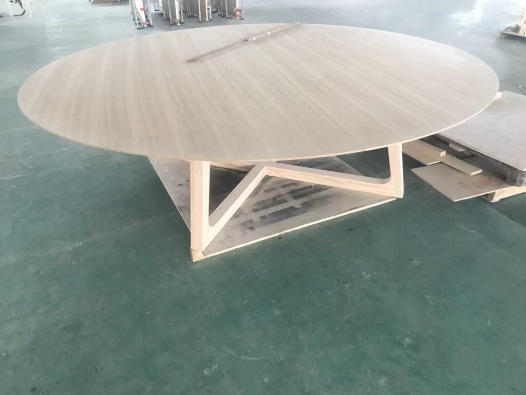 家具工場の加工風景