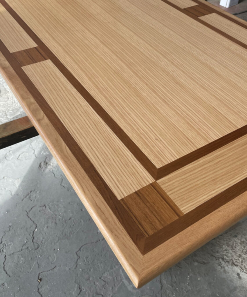 象嵌貼りのテーブル