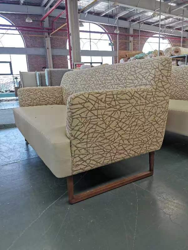 旅館縁側のソファ