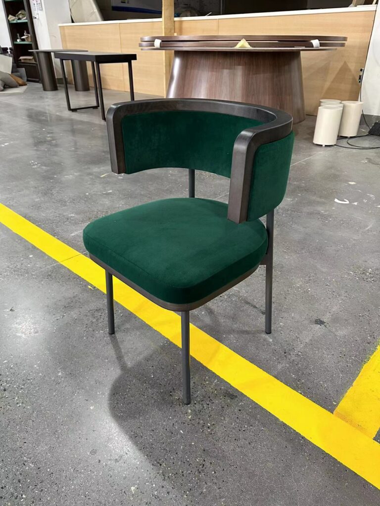 多種の材料を用いたオーダーチェアー