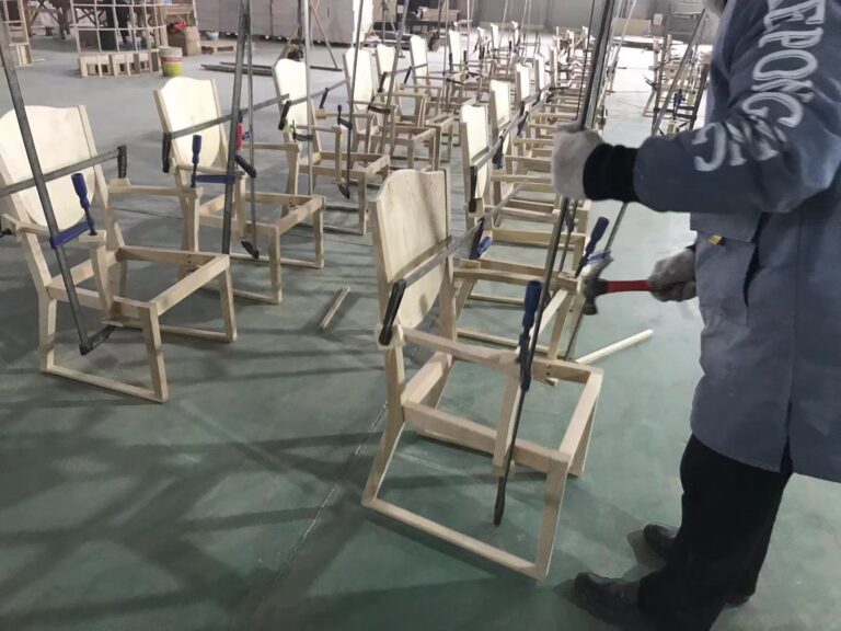 椅子の製造過程