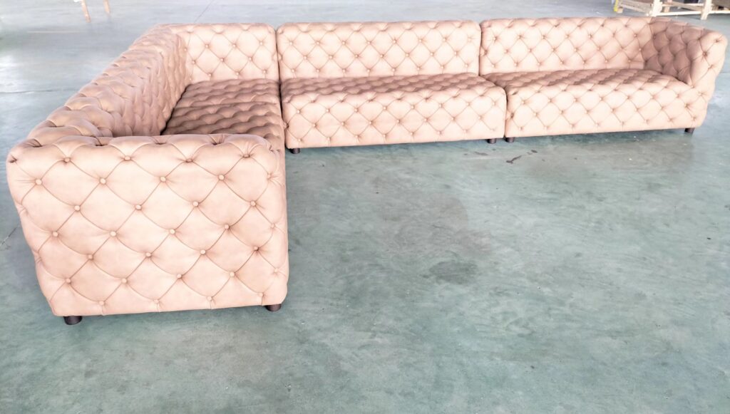 ボタン絞りソファ