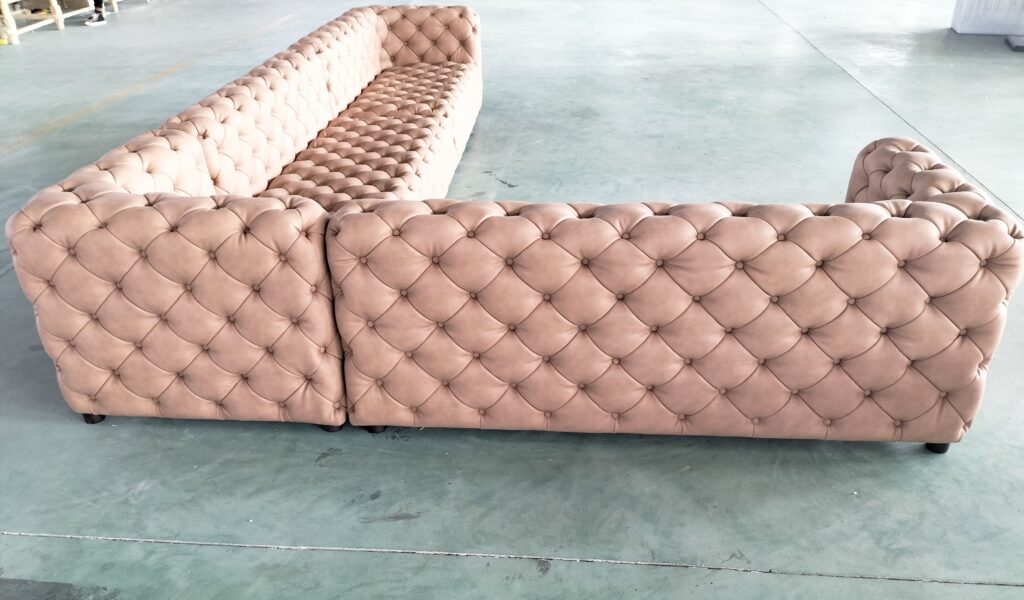 ボタン絞りソファ