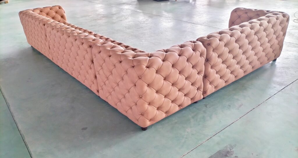 ボタン絞りソファ