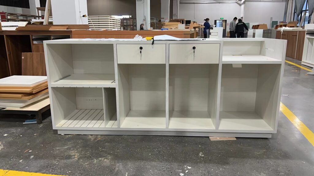 シュッピングモールの家具