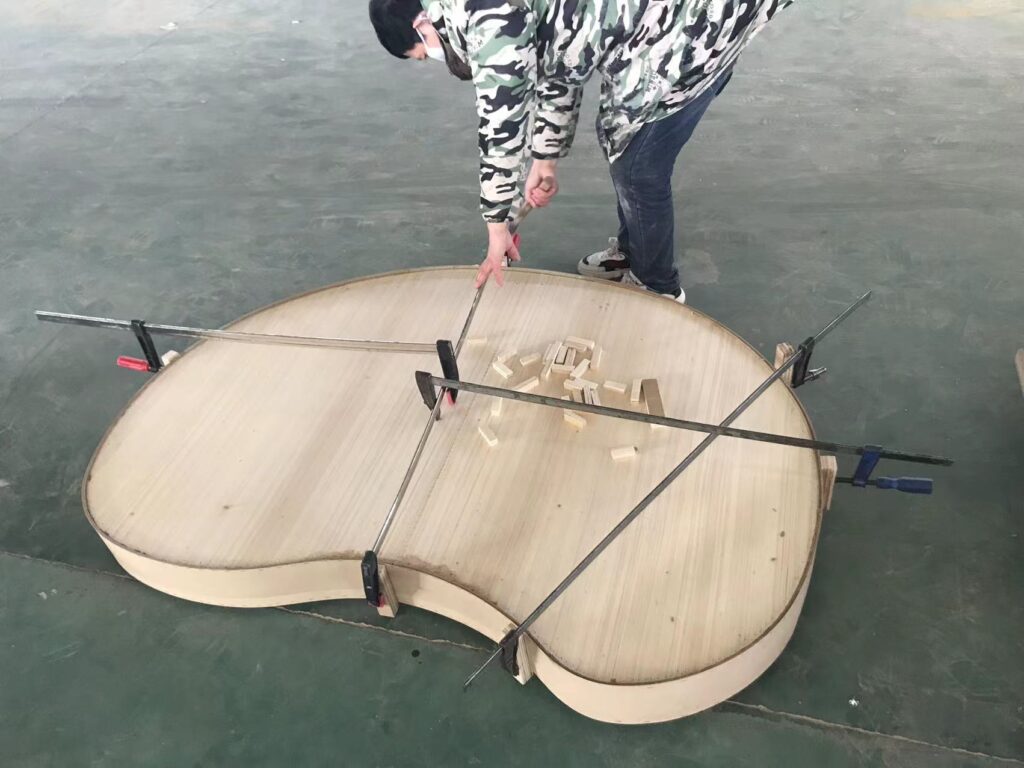 変形ソファの下地組み立て