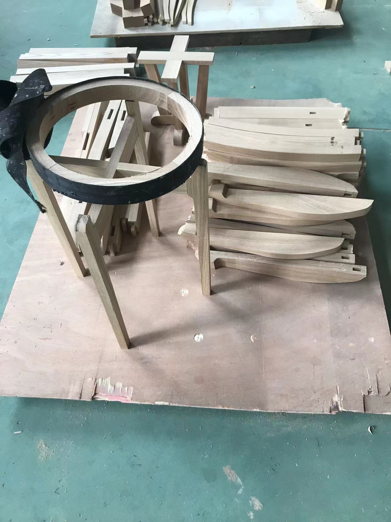 丸テーブルの小口