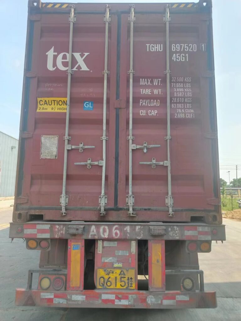 中国家具工場からコンテナ出荷