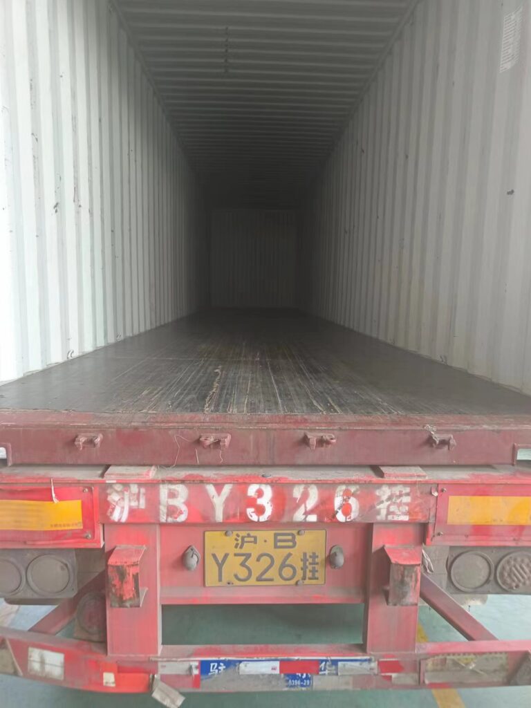 家具工場からコンテナ出荷