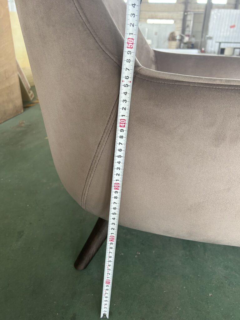 ホテルエントランス椅子のサイズ確認