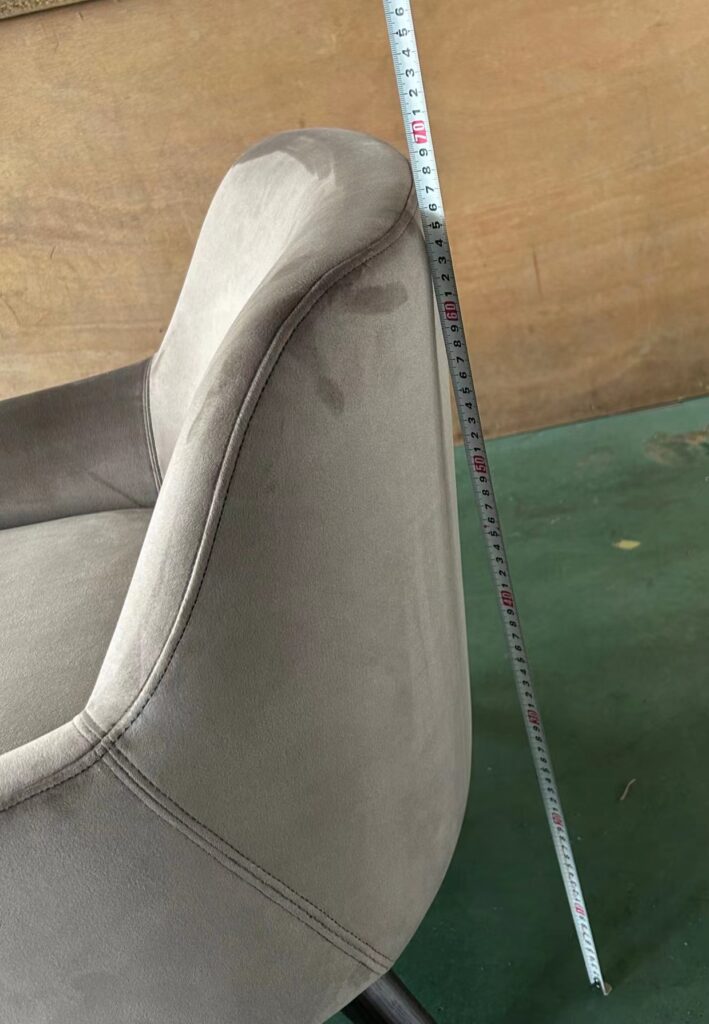 ホテルエントランスの椅子の検品