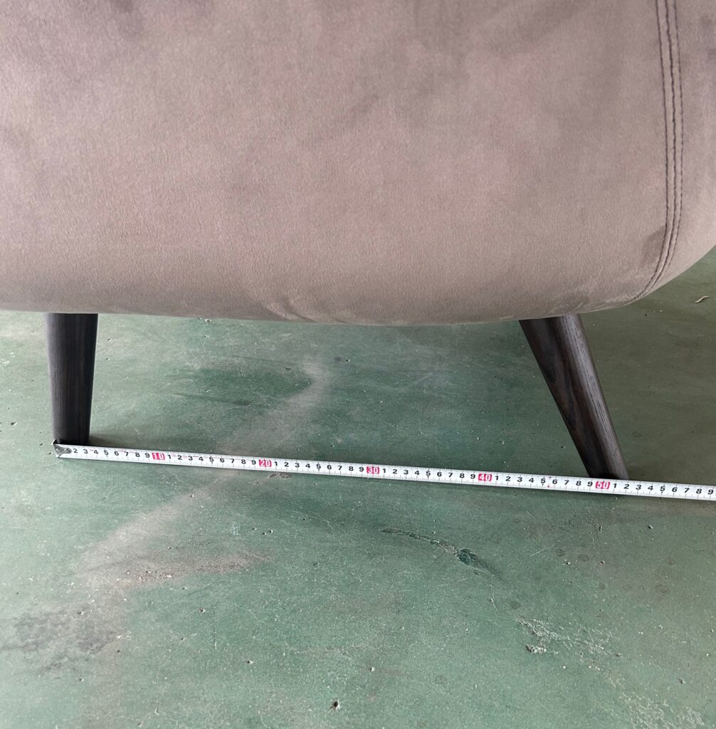 ホテルエントランスの椅子の検品