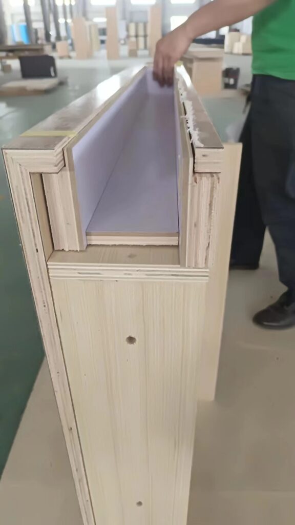 ベッドヘッドボードの照明部分