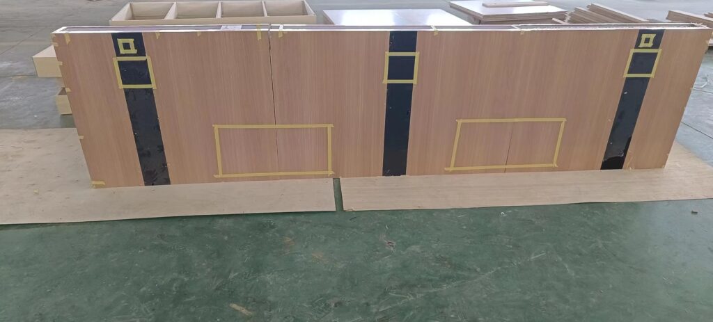 ホテルのベッドヘッドボードの製作