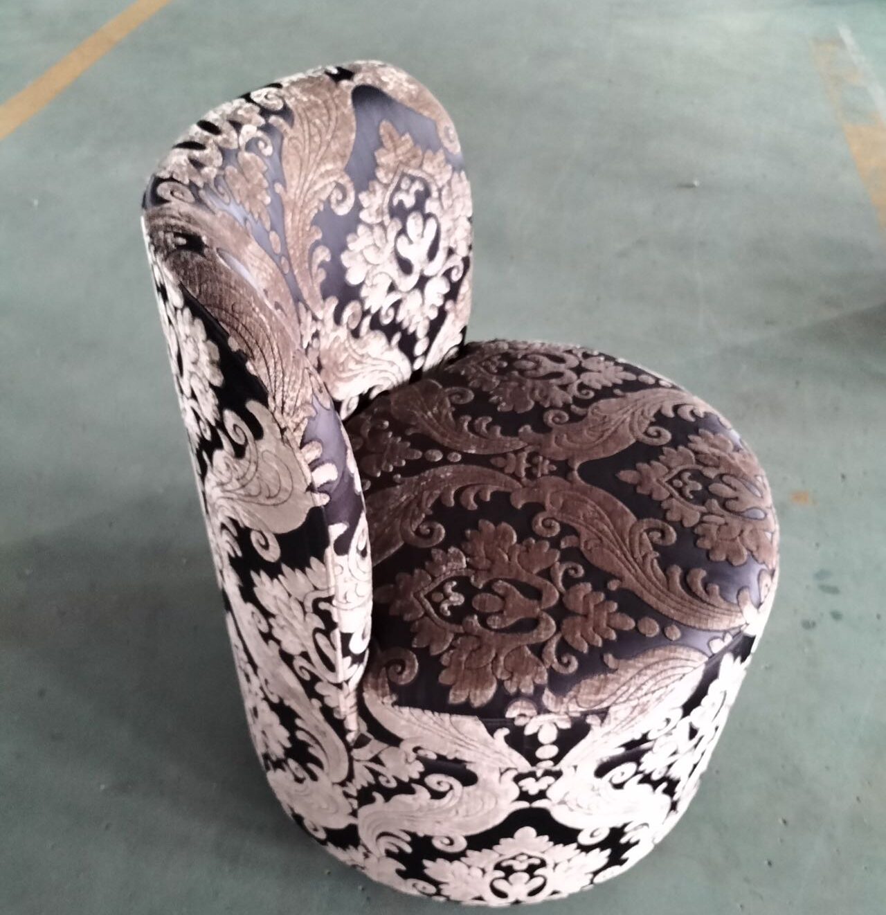 張り地の柄合わせが難しい椅子