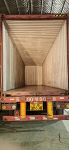 特注家具の積み込み