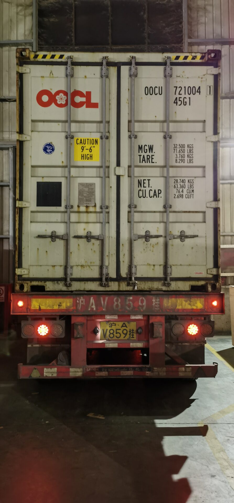 コンテナ積み込み