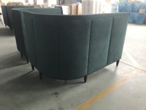 飲食店のコーナーベンチ