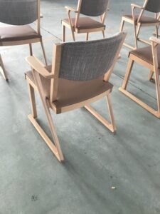 畳の上で使う椅子のバック