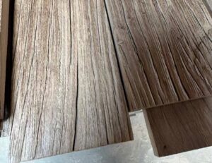 アンテークな無垢材