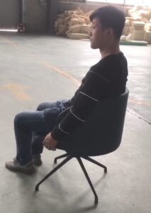 椅子の耐久試験