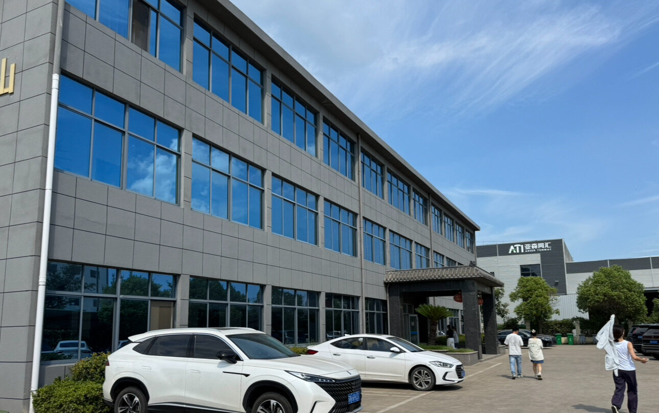 中国の家具工場でオーダーメイド家具を作る