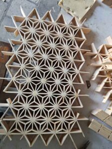 オーダー家具工場では特注で組子講師を作ることができます