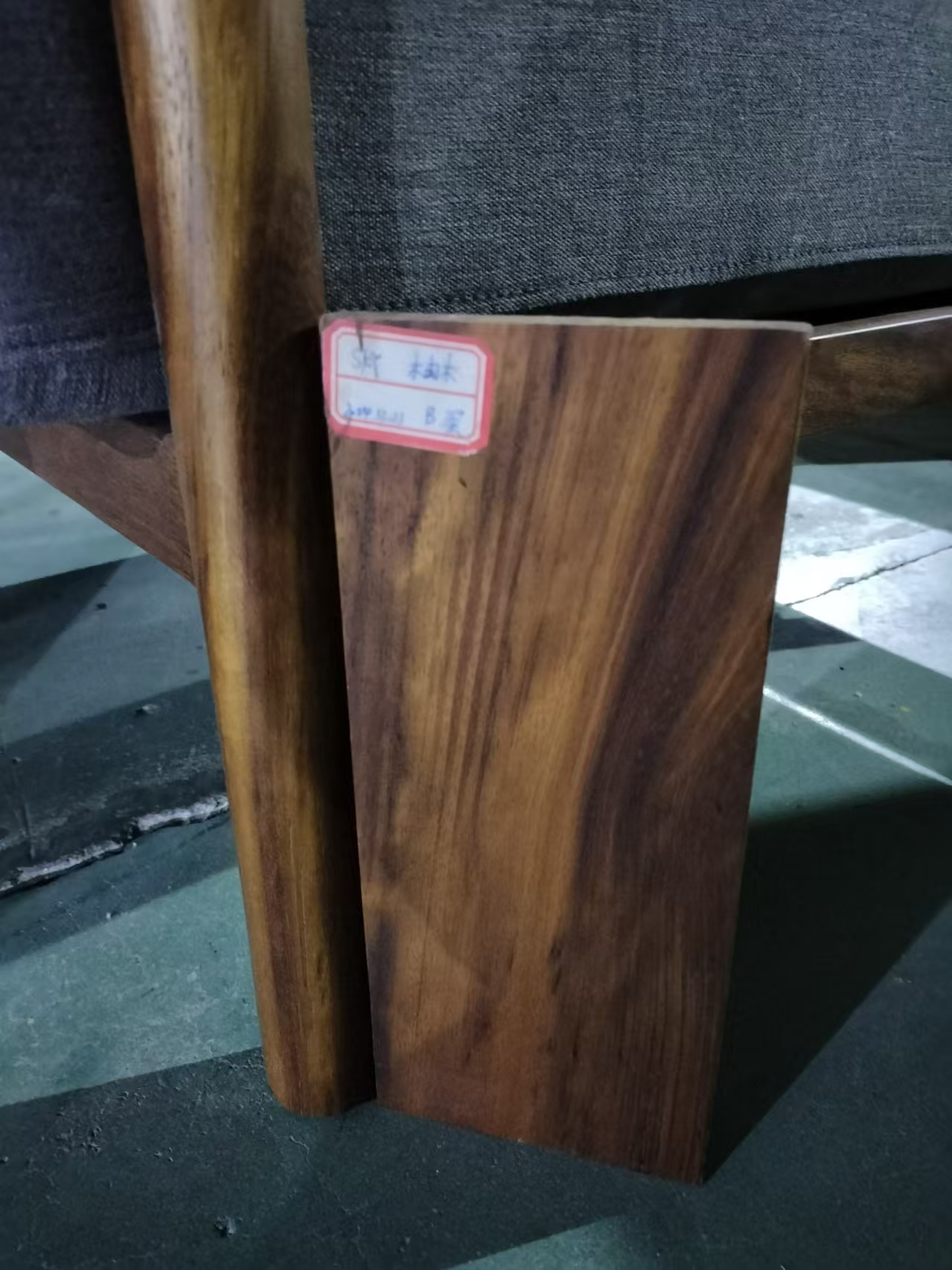 中国の家具工場でオーダーメイド家具を作る