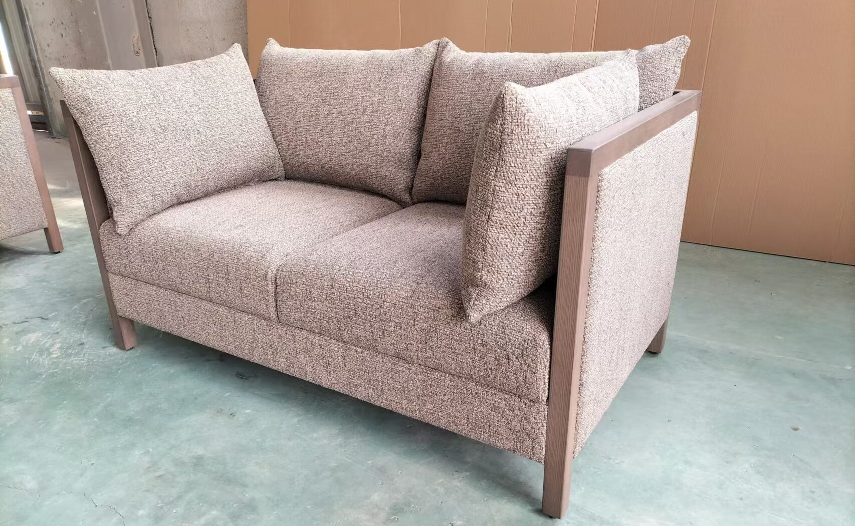 中国の家具工場でオーダーメイド家具を作る