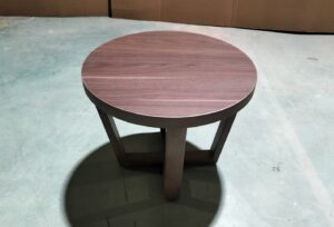 オーダーメイドの家具工場で作る特注のサイドテーブル