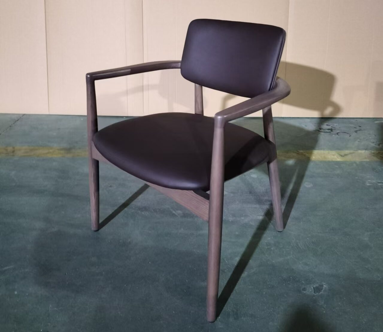 中国の家具工場でオーダーメイド家具を作る