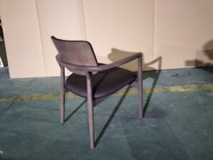 中国の家具工場でオーダーメイド家具を作る