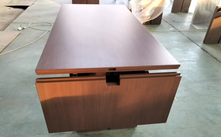 中国の家具工場でオーダーメイド家具を作る