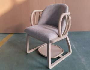 家具工場でオーダーメイド家具を作る