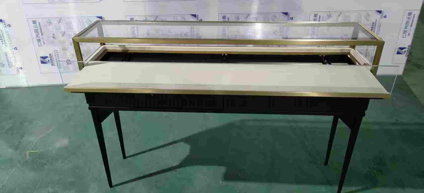 家具工場でオーダーメイド家具を作る