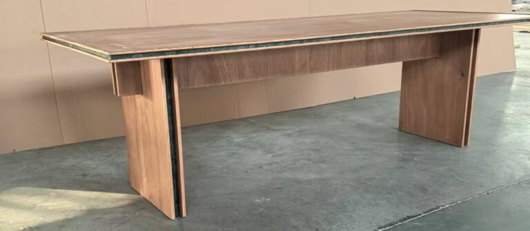 家具工場でオーダーメイド家具を作る