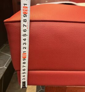 家具工場でのオーダー家具の検品