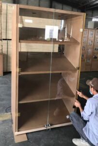 家具工場でオーダーメイド家具を作る