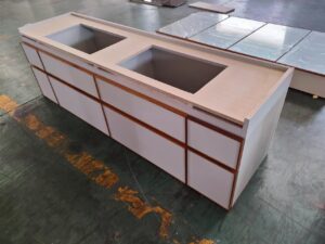 家具工場でオーダーメイド家具を作る